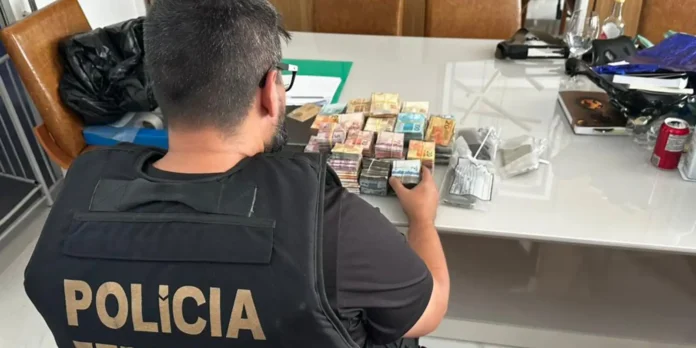 PF apreende R$ 600 mil em ação contra crimes eleitorais PF apreende R$ 600 mil em ação contra crimes eleitorais em Niterói