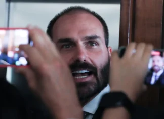 Primeira Turma do Supremo mantém condenação de Eduardo Bolsonaro Primeira Turma do Supremo mantém condenação de Eduardo Bolsonaro