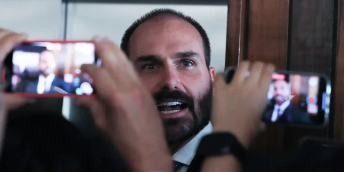 Primeira Turma do Supremo mantém condenação de Eduardo Bolsonaro Primeira Turma do Supremo mantém condenação de Eduardo Bolsonaro
