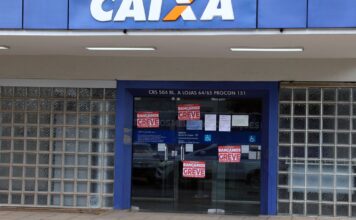 PF investiga fraudes bancárias contra clientes da Caixa em MG Empregados rejeitam proposta da Caixa Econômica e mantêm greve