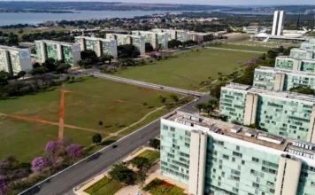 Arrecadação federal de agosto bate recorde e atinge R$ 235,5 bi Arrecadação federal de agosto bate recorde e atinge R$ 235,5 bi