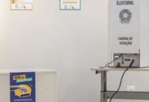 Número de brasileiros aptos a votar no exterior quase dobra Número de brasileiros aptos a votar no exterior quase dobra