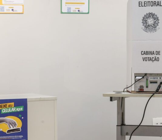 Eleitores do RJ terão transporte público gratuito no segundo turno Número de brasileiros aptos a votar no exterior quase dobra