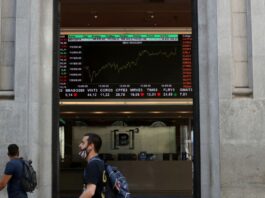 Bolsa sobe 1,3% e atinge maior nível em quase quatro meses