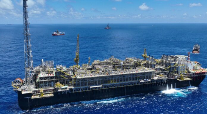 Preço do petróleo sobe, após Trump rejeitar proposta de paz do Irã