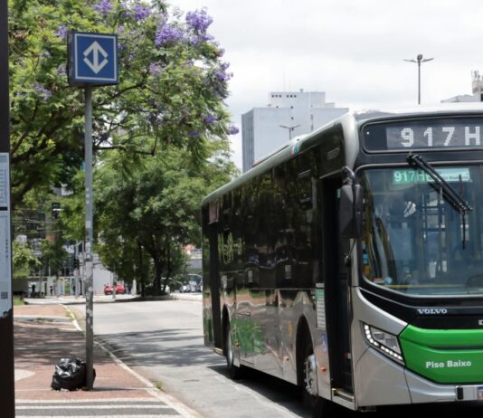 Eleitores têm transporte gratuito no segundo turno das eleições Em São Paulo, eleitores vão ter transporte público de graça para votar