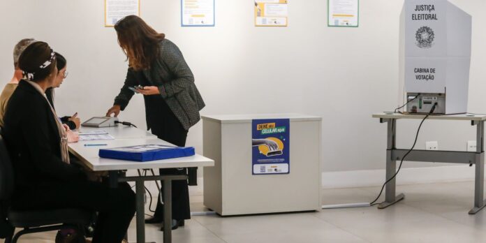 Eleições 2026: saiba quais documentos levar para votar neste domingo Eleições 2026: saiba quais documentos levar para votar neste domingo