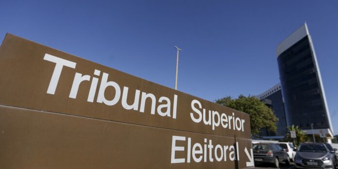 TSE manda retirar do ar posts falsos de Lula com a bandeira
