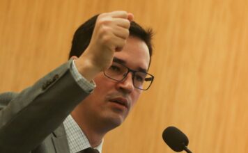 TSE adia julgamento sobre validade da candidatura de Deltan Dallagnol TSE adia julgamento sobre validade da candidatura de Deltan Dallagnol