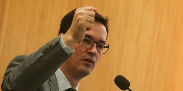 TSE adia julgamento sobre validade da candidatura de Deltan Dallagnol TSE adia julgamento sobre validade da candidatura de Deltan Dallagnol