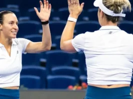 Dupla de Stefani bate campeãs olímpicas e avança à semi em Pequim Dupla de Stefani bate campeãs olímpicas e avança à semi em Pequim