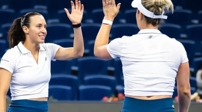 Dupla de Stefani bate campeãs olímpicas e avança à semi em Pequim Dupla de Stefani bate campeãs olímpicas e avança à semi em Pequim
