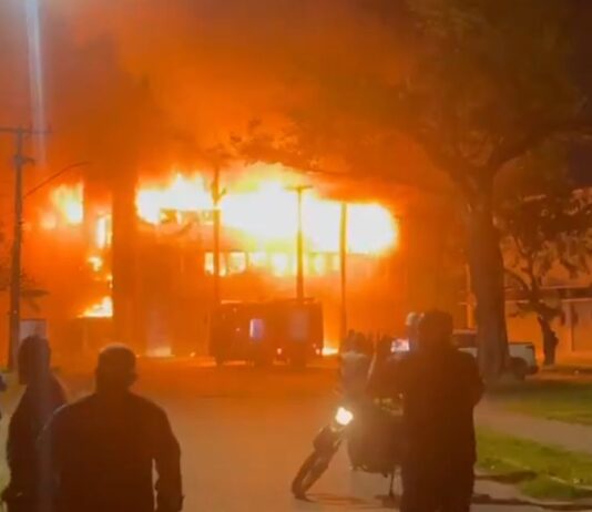 PF vai investigar incêndio na Universidade Federal de Pernambuco PF vai investigar incêndio na Universidade Federal de Pernambuco