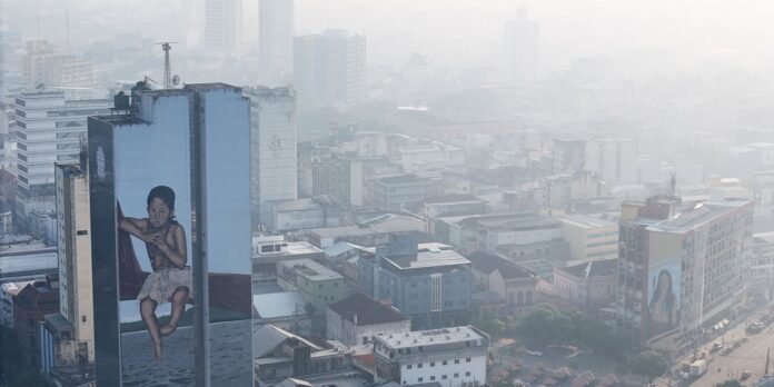 Fumaça de queimada que encobre Manaus traz alerta para riscos à saúde