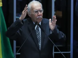 Sarney é internado na UTI após cirurgia no abdômen Sarney é internado na UTI após cirurgia no abdômen