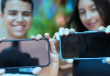 Brasileiros desaprovam uso de celular por crianças pequenas Brasileiros desaprovam uso de celular por crianças pequenas