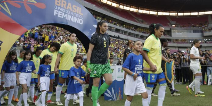 Seleção feminina de futebol faz amistoso hoje contra a Argentina Seleção feminina de futebol faz amistoso hoje contra a Argentina