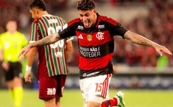 Flamengo mantém a liderança do Brasileirão após rodada de clássicos Flamengo mantém a liderança do Brasileirão após rodada de clássicos