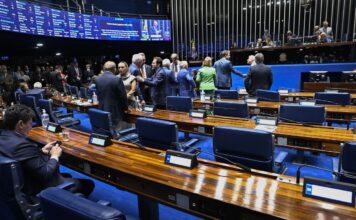 Fim da escala 6×1 volta ao debate no Senado nesta terça Fim da escala 6x1 volta ao debate no Senado nesta terça