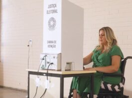Eleitores com deficiência relatam dificuldades para votar no 1º turno Eleitores com deficiência relatam dificuldades para votar no 1º turno