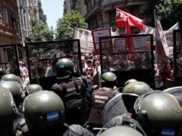 Protestos pela educação na Argentina terminam em confronto Protestos pela educação na Argentina terminam em confronto