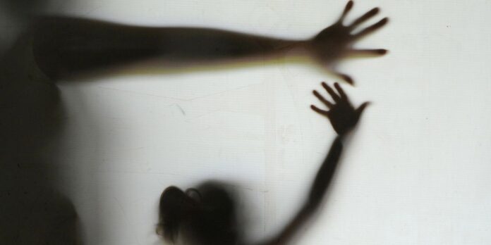 Sete pessoas são denunciadas por suspeita de abuso sexual em Sete pessoas são denunciadas por suspeita de abuso sexual em clínicas