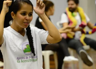 Eleitores surdos terão atendimento em libras online no 2º turno em SP Eleitores surdos terão atendimento em libras online no 2º turno em SP