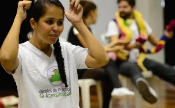 Eleitores surdos terão atendimento em libras online no 2º turno em SP Eleitores surdos terão atendimento em libras online no 2º turno em SP