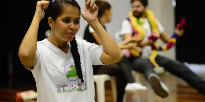 Eleitores surdos terão atendimento em libras online no 2º turno Eleitores surdos terão atendimento em libras online no 2º turno em SP