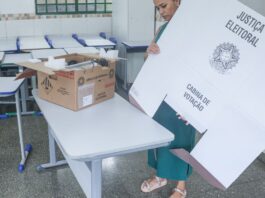Campanhas encerram atos e TREs fazem auditoria das urnas neste sábado Campanhas encerram atos e TREs fazem auditoria das urnas neste sábado
