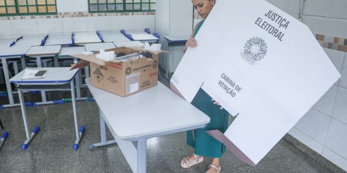 Campanhas encerram atos e TREs fazem auditoria das urnas neste sábado