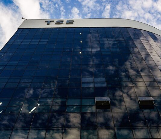 TSE determina que Meta e X divulguem relatórios sobre posts em redes TSE determina que Meta e X divulguem relatórios sobre posts em redes