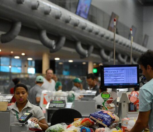 Trabalhadores em serviço neste domingo podem se ausentar para votar Trabalhadores em serviço neste domingo podem se ausentar para votar