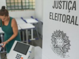 Apenas seções eleitorais ainda abertas terão votação até as 19h Apenas seções eleitorais ainda abertas terão votação até as 19h