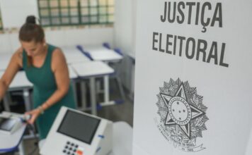 Apenas seções eleitorais ainda abertas terão votação até as 19h Apenas seções eleitorais ainda abertas terão votação até as 19h