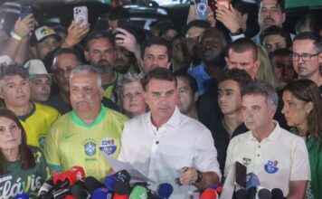 Partido de Flávio, PL reconhece resultado da eleição presidencial Candidato Flávio Bolsonaro diz que não reconhece vitória de opositor
