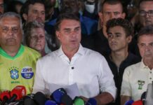 Flávio é proibido de deixar o país e terá que entregar passaportes Flávio é proibido de deixar o país e terá que entregar passaportes