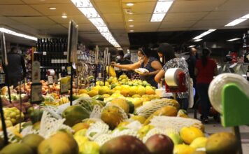 INPC, inflação que corrige salários, acumula 4,29% em 12 meses