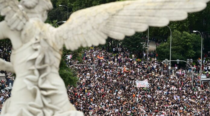 Habitação: Espanha antecipa eleições; sindicatos chamam à greve geral