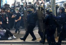 Adolescentes franceses fazem mais um dia de protestos sobre escolas