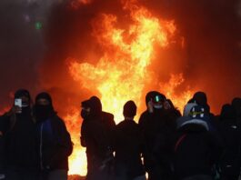 Tensões voltam a crescer; França contabiliza custos de protestos