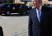 Trump diz que não vai se envolver, após carta de Flávio Bolsonaro