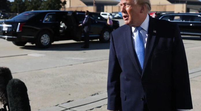 Trump diz que não vai se envolver, após carta de Flávio Bolsonaro